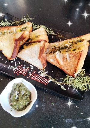 A picture of Spinach corn sandwich.