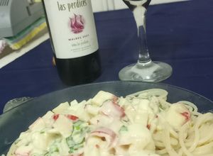 Una foto de Fideos con crema y kanikama