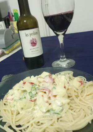 Una foto de Fideos con crema y kanikama