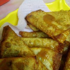 A picture of Aloo samosa.