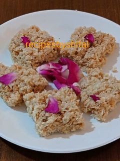 फ्रेश नारियल मैसूर पाक (fresh nariyal Mysore Pak recipe in Hindi) रेसिपी मुख्य फोटो