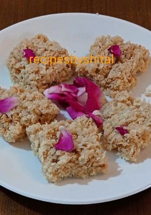 फ्रेश नारियल मैसूर पाक (fresh nariyal Mysore Pak recipe in Hindi) रेसिपी मुख्य फोटो