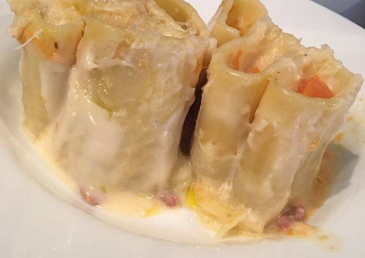 Paccheri all’ impiedi ripieni di zucca e salsiccia