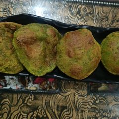 A picture of Bathua ki poori.
