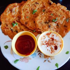 A picture of Healthy nutritious whole wheat flour and makki flour vegetable pancake.