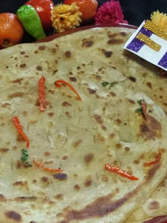 A picture of Lacha paratha.