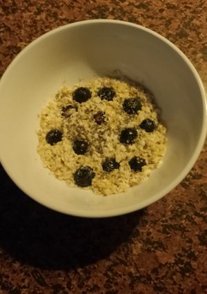 Una foto de Porridge de avena con arándanos