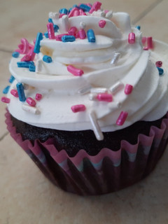 Una foto de Cupcakes de chocolate con betún de queso Philadelphia❤