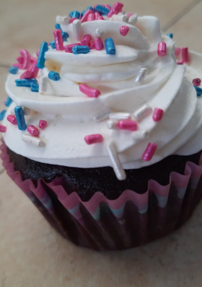 Una foto de Cupcakes de chocolate con betún de queso Philadelphia❤