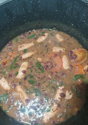 Una foto de 008. Alubias rojas con espinacas y salchicha fresca