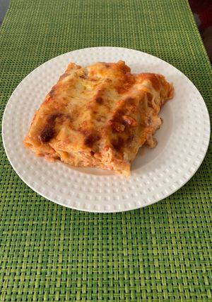 Una foto de Canelones de pollo con champiñones