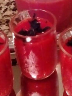 Una foto de Chupitos de fresa y algas