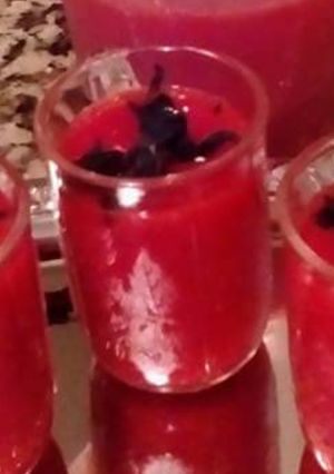 Una foto de Chupitos de fresa y algas