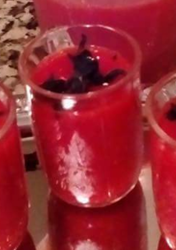 Una foto de Chupitos de fresa y algas