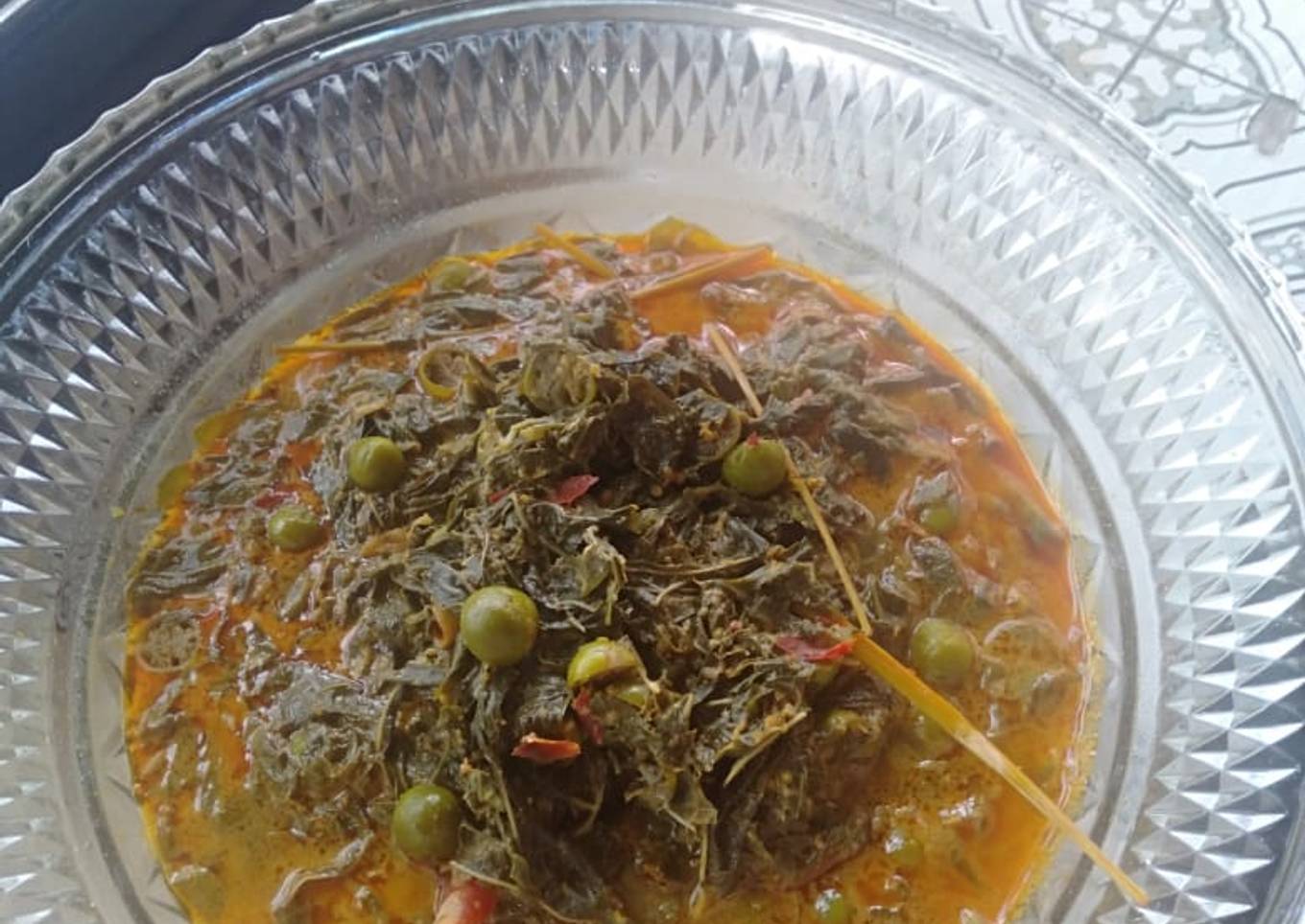 Gulai daun ubi tumbuk