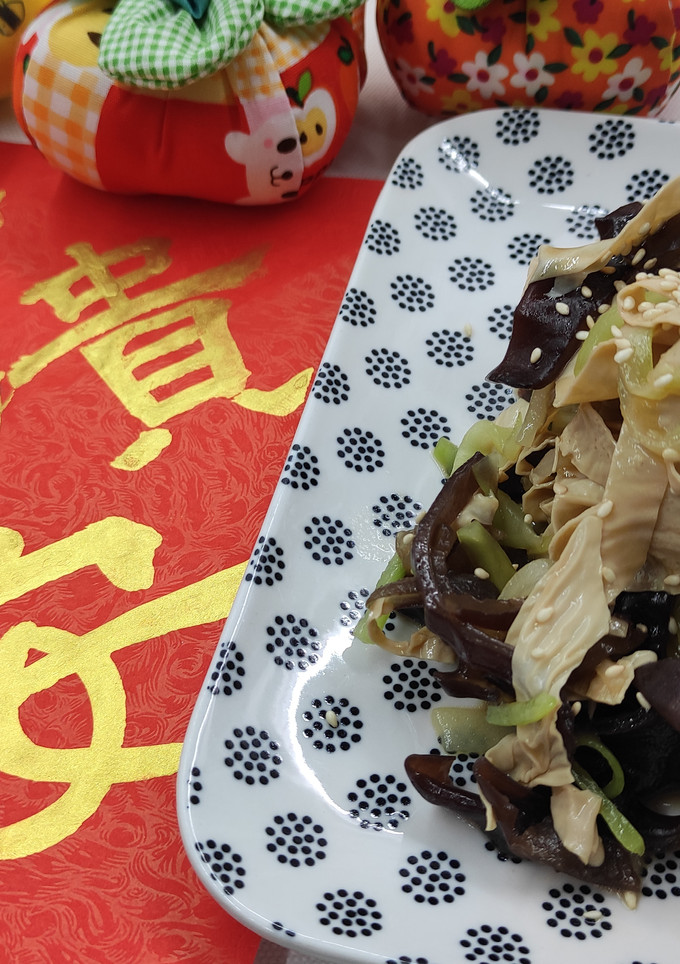 涼拌手路菜-豆皮拌木耳菜心（素食可） 的食譜成品照片