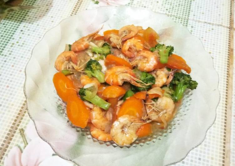 Tumis udang brokoli wortel
