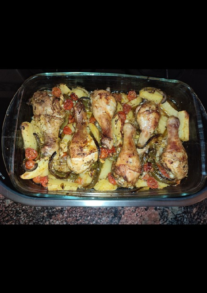 Una foto de Mi pollo con papas al romero y al horno
