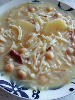 Una foto de Puchero con fideos