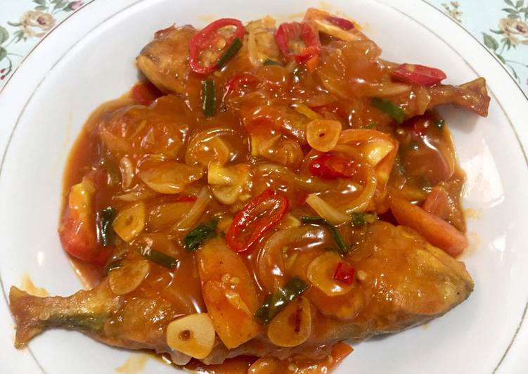 Bahan-bahan Ikan kembung saus tomat yang enak Untuk Jualan