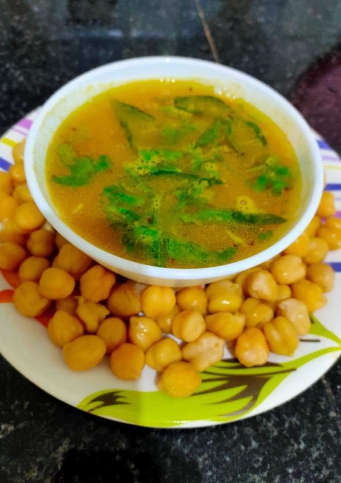 வெள்ளை கொண்டைக்கடலை ரசம் செய்முறை முக்கிய புகைப்படம்