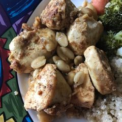 A picture of Peanuts Chicken.