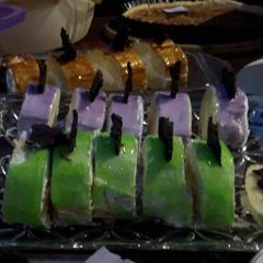 A picture of Swiss rolls with Fo jell.