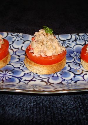 A picture of Crab Salad on Sliced Tomatoes and Croutons, Jon Style.