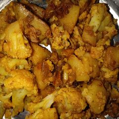 A picture of Potato and cauliflower veg.