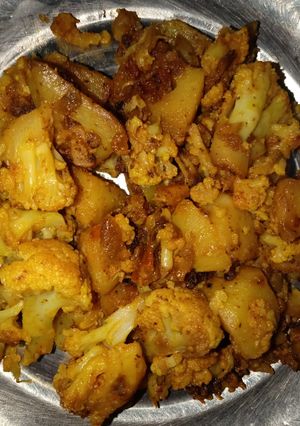 A picture of Potato and cauliflower veg.