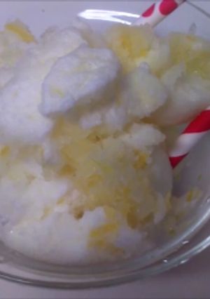 Una foto de Sorbete de limón sin alcohol