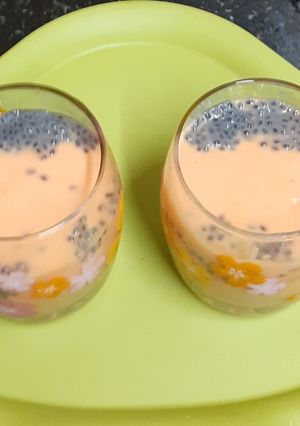 A picture of Papaya & subja seed smoothie.