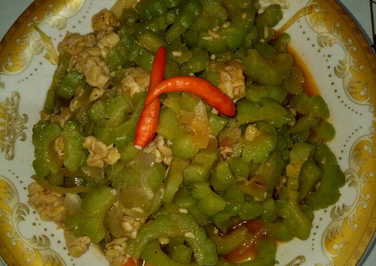 Bagaimana Membuat Tumis sayur pare + tempe Anti Gagal