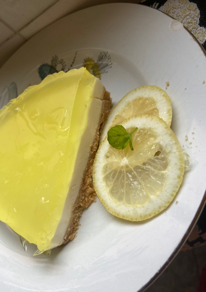 Una foto de Pastel fresco de limón 🍋