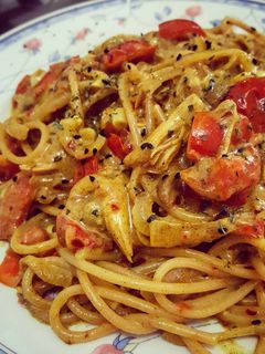 A picture of Buttered Chicken Curry Spaghetti.