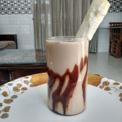 A picture of Chocolate coffee shake with malai kulfi.