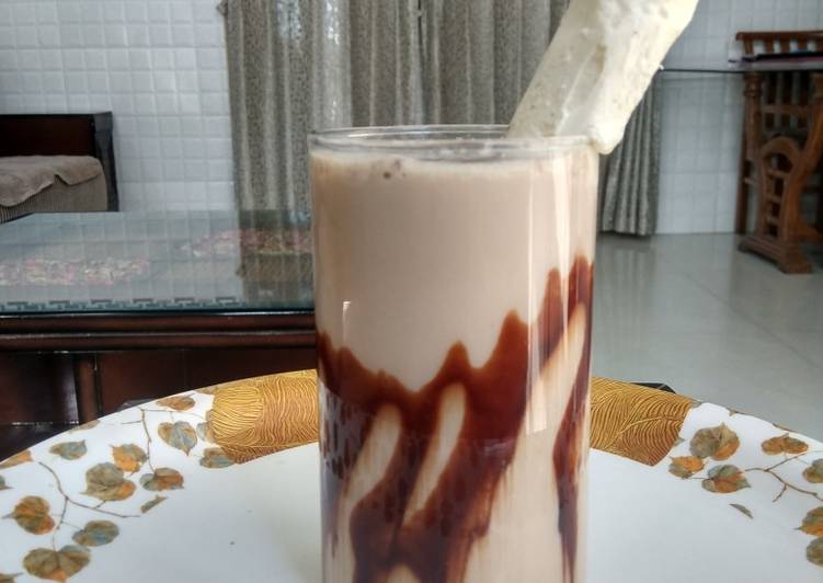 Chocolate coffee shake with malai kulfi