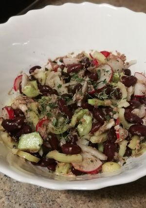 Foto principal de Ensalada de alubia negra y atún con olor a orégano
