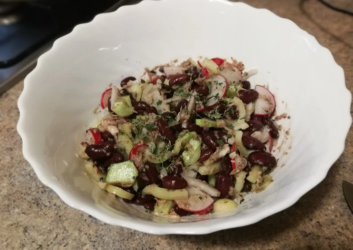 Receta Ensalada de alubia negra y atún con olor a orégano