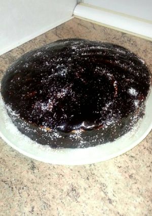 Foto principal de Bizcocho de chocolate blanco con cobertura de chocolate negro