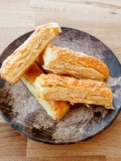 Réteges sajtos stangli recept fotója