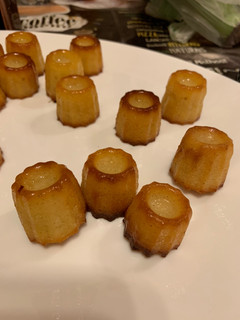 Une photo de Cannelés bordelais