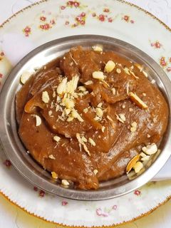 सिंघाड़े के आटे का हलवा रेसिपी मुख्य फोटो