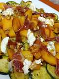 Calabacín a la plancha con melocotón, jamón, queso y nueces