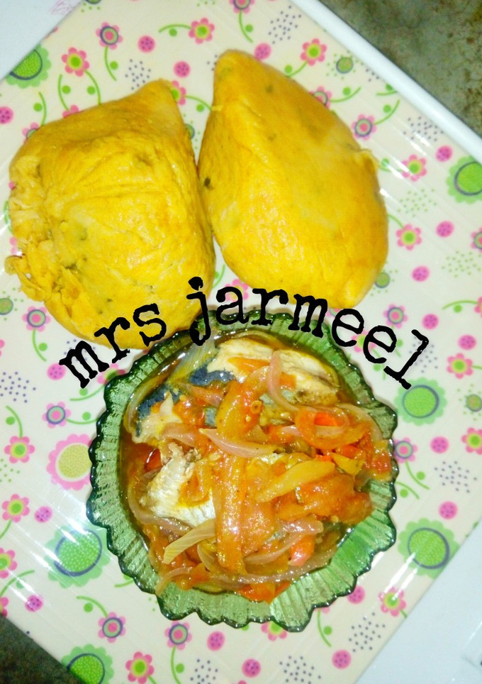 A picture of Moimoi and fish souce.
