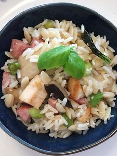 火鸡·欧洲肉肠 饭(利用冰箱里的零星 食材) 的食譜成品照片