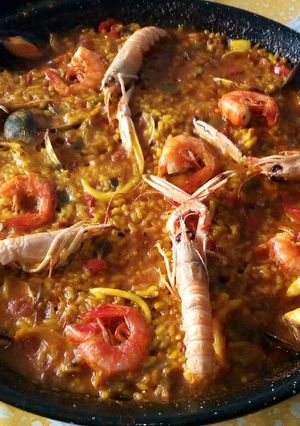 Una foto de Paella de marisco