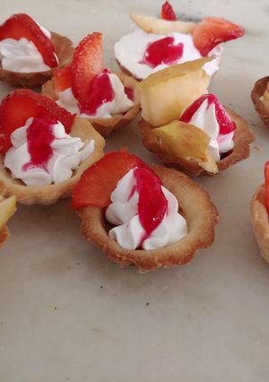 A picture of Short crust fruit tart pastry.
