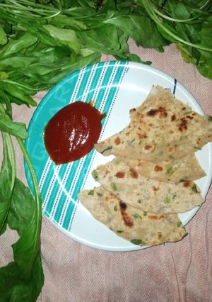 पालक और प्याज़ के पराठे (palak aur pyaz ke parathe recipe in Hindi) रेसिपी मुख्य फोटो