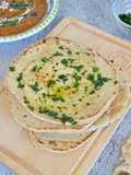 Pane naan indiano cotto in padella
